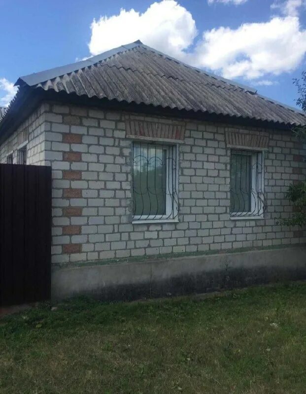 дома в ровеньках луганской обл. недвижимость лнр. луганск центр дом. частный дом в луганске. флигель в луганске.