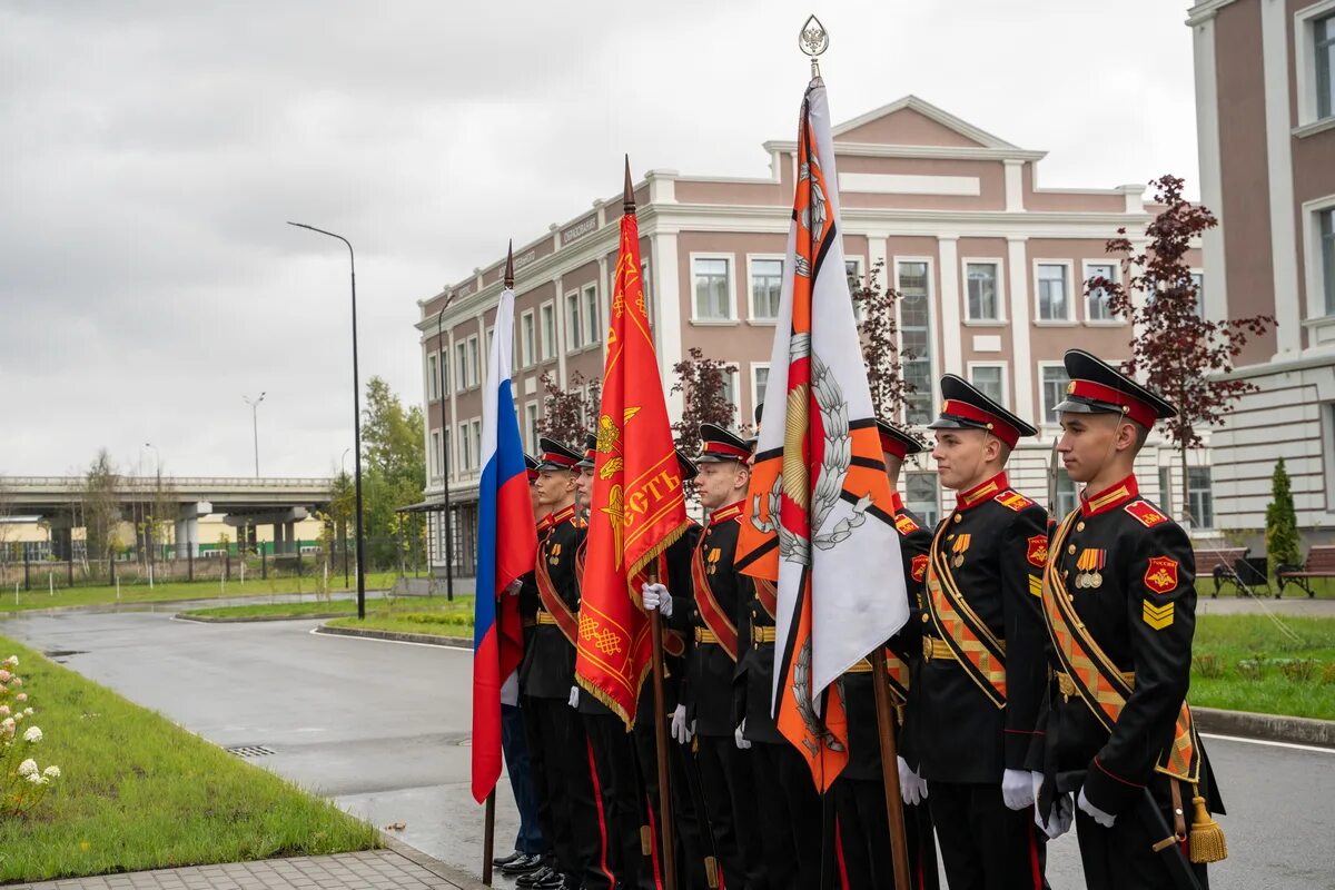 Тверское сву. Тверское Суворовское военное училище. Тверское Калининское Суворовское военное училище. Здание Тверского Суворовского училища. Тверское Суворовское военное училище старое здание.