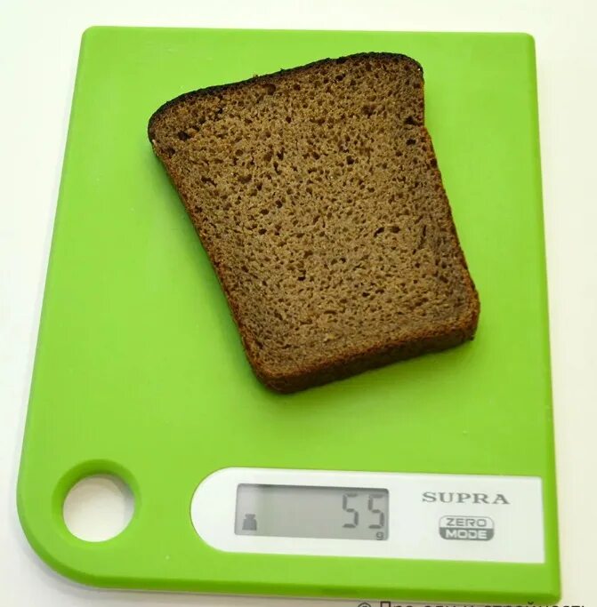 Сколько весит 1 хлеб. 100 Г хлеба. Вес ломтика хлеба. Вес одного куска Бородинского хлеба. Вес одного ломтика хлеба черного.