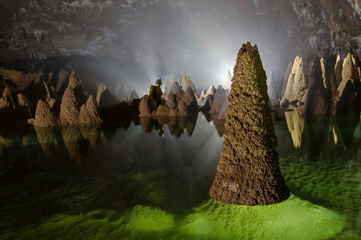 Пещера Шондонг Вьетнам. Пещера Хан сон Дунг Вьетнам. Шондонг самая большая пещера в мире. Пещера горной реки Ханг сон Дунг, Вьетнам.