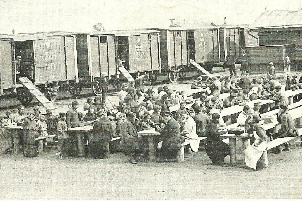 Переселение на дальний восток столыпин. Столыпинские переселенцы в Сибирь 1907. Столыпинские крестьяне -переселенцы в Сибирь. Крестьяне переселенцы Сибирь 19 век. 1907 Переселенцы Сибирь.