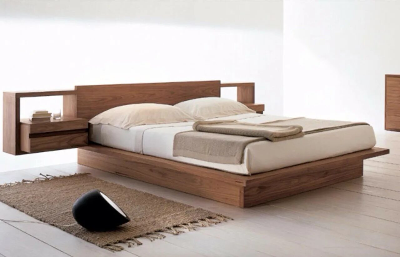 Двуспальная кровать дома дом. Стильные кровати из дерева. Кровать двуспальная деревянная. Красивые кровати из массива. Кровать с деревянным изголовьем.