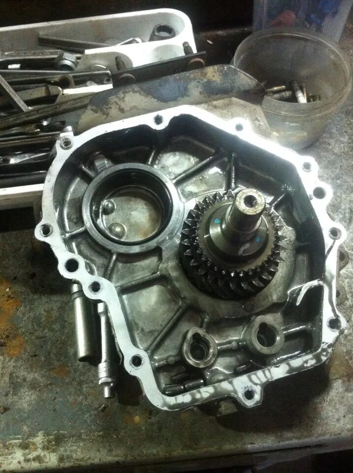 Раздаточная коробка bmw f10. Гул в раздатке. Раздатка suzuki grand vitara g2. Раздатка киа спортейдж 3. Подшипник раздатки уаз патриот 2012.