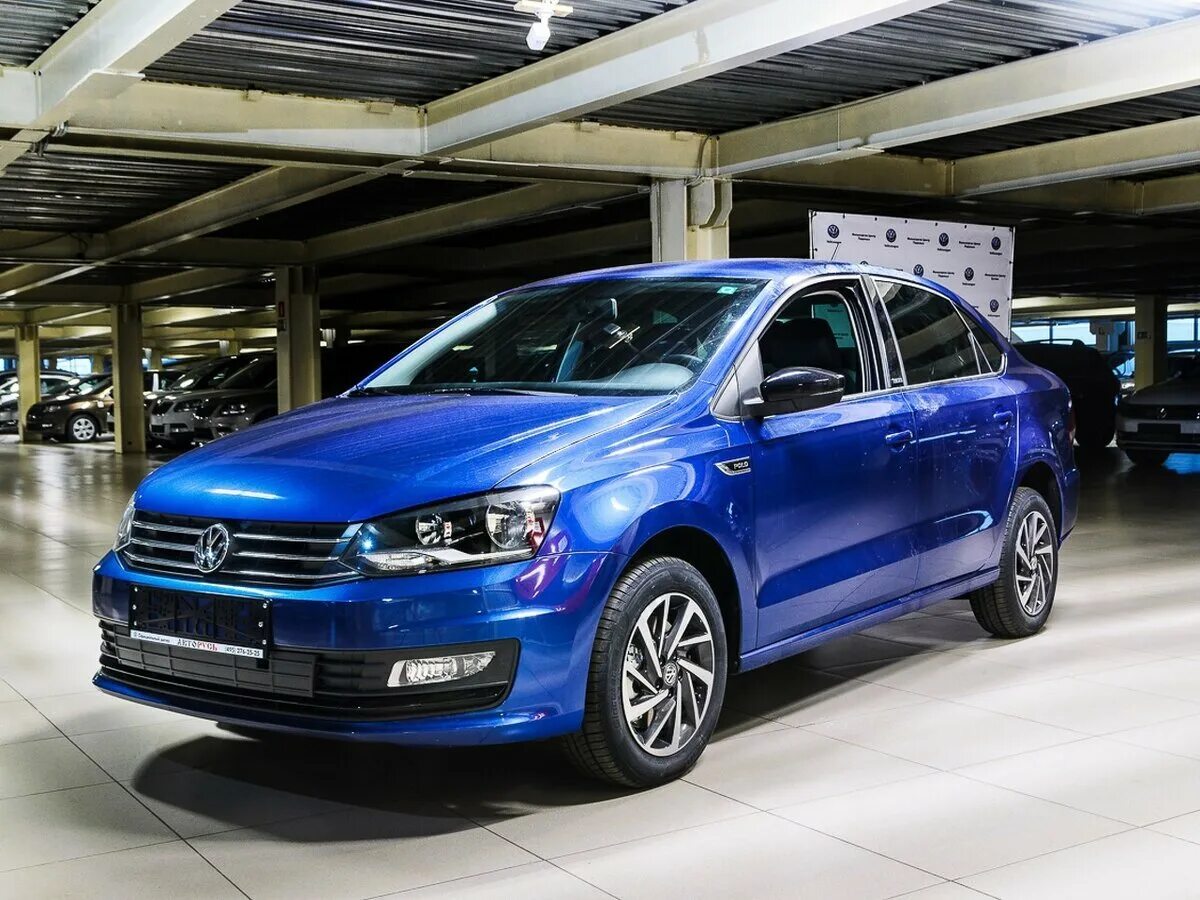 Volkswagen синий. Фольксваген поло 2017. Фольксваген поло 2017 синий. Volkswagen Polo sedan 2018. Volkswagen Polo новый.