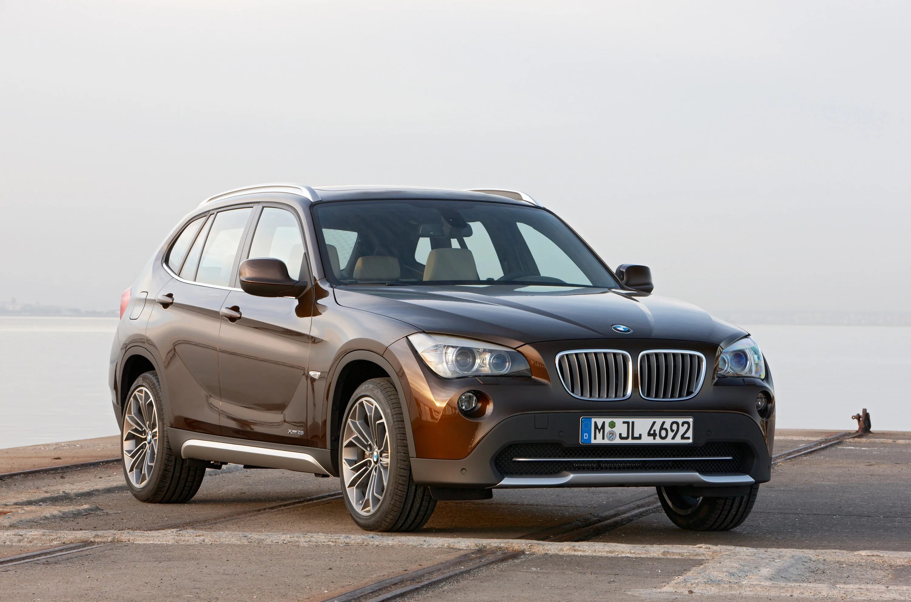 X 1 является. BMW x1 2012. БМВ x1 2012. BMW x1 e84. BMW x1 2008.