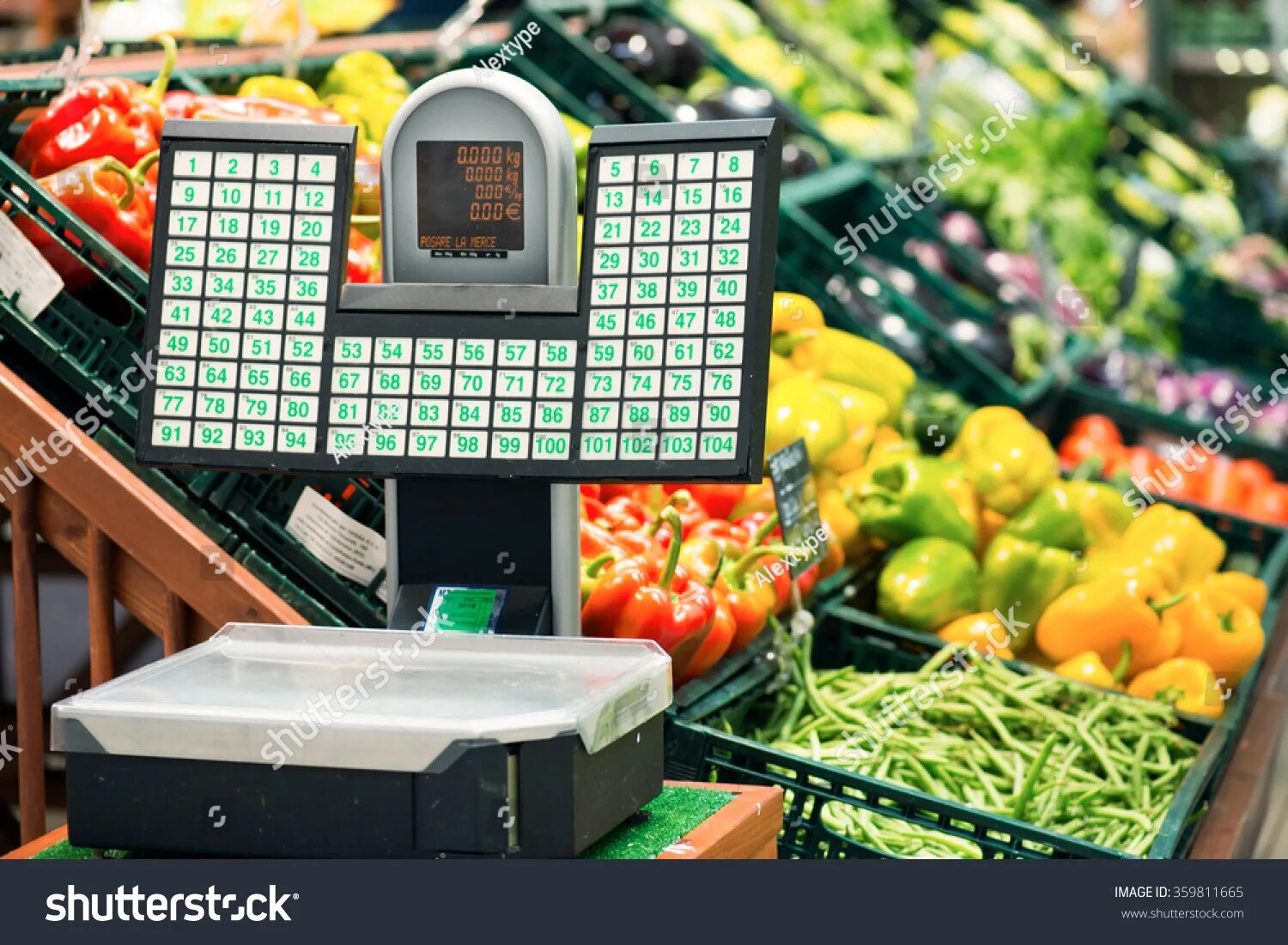 Взвешенный рынок. Продукты на весах. Взвешенный рынок. Взвешенный рынок. Взвешивают продукты в магазине.