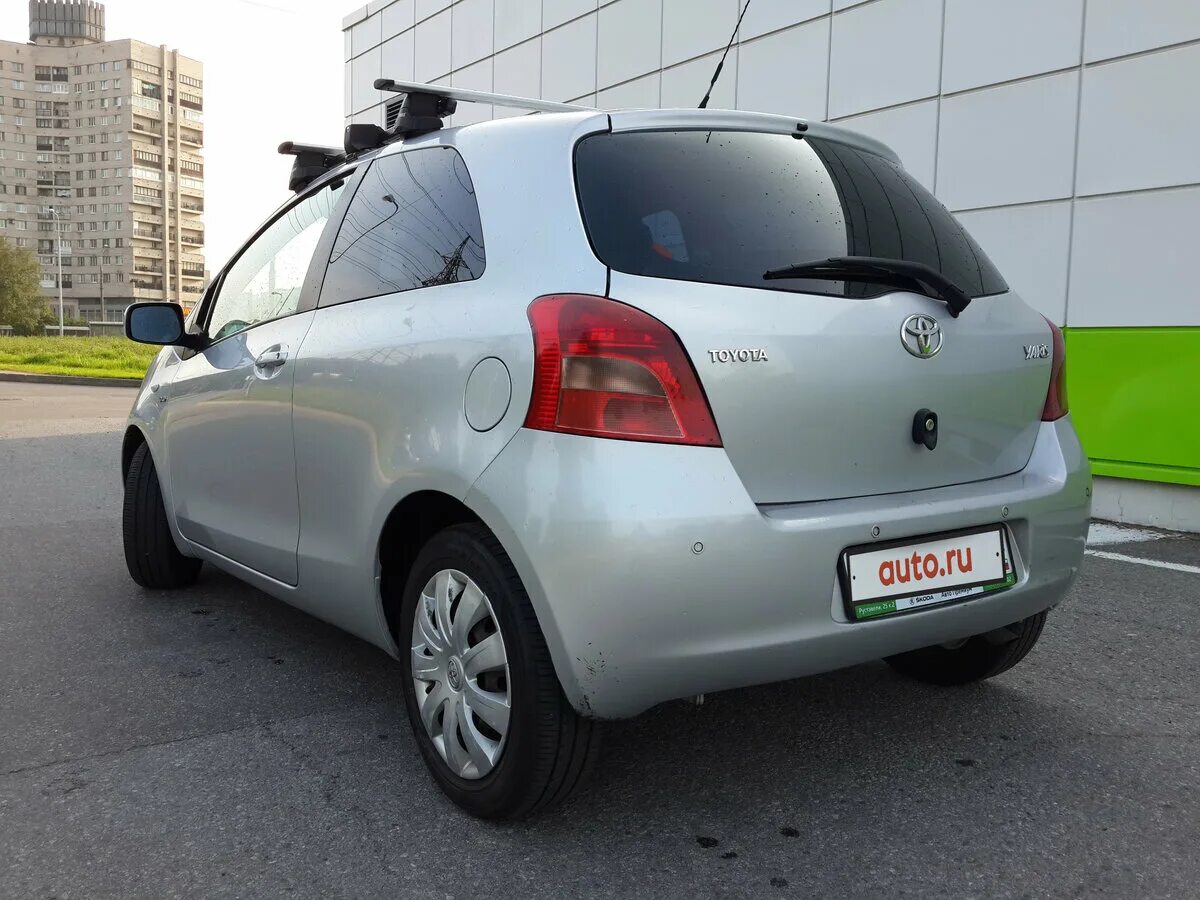 Линзы в ярис 2. Тойота ярис 2 поколения. Toyota hatchback 2006. Тойота ярис фреон. Тойота ярис фреон.