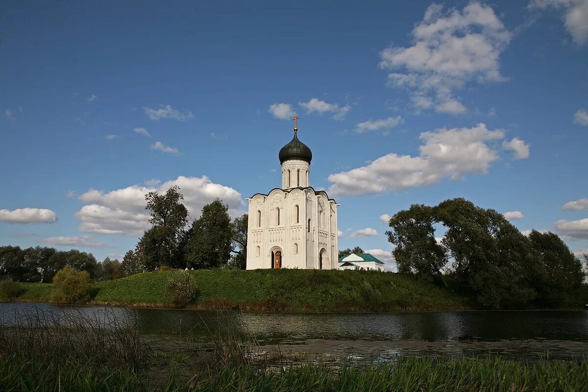 Церковь покрова на нерли какой век. Храм Покрова на Нерли. Храм на Нерли во Владимире история. Архитектура древней Руси. Храм Покрова на Нерли. Церковь Покрова Нерли чернбелое.