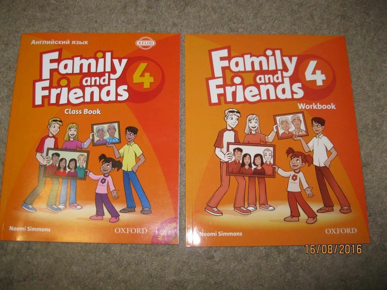 First friends 4. Английский Оксфорд учебник Фэмили энд френдс. Английский язык Family and friends 1 Оксфорд. Family and friends 3 Оксфорд. Книги по английскому языку.