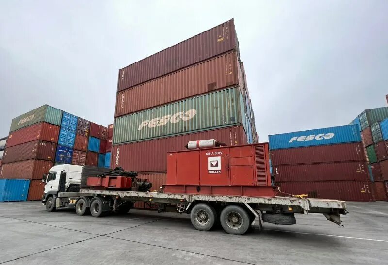 перевозка опасных грузов контейнерами. контейнерный порт. перевозка опасных грузов контейнерами. танк контейнер 31 тн. опасные грузы.