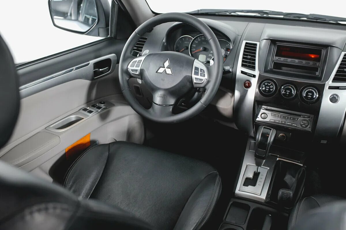 Mitsubishi pajero sport 2015 салон. Mitsubishi pajero sport 2 салон. Mitsubishi pajero sport 2014 салон. Mitsubishi pajero sport qx rus 3. акпп митсубиси паджеро 2 2.