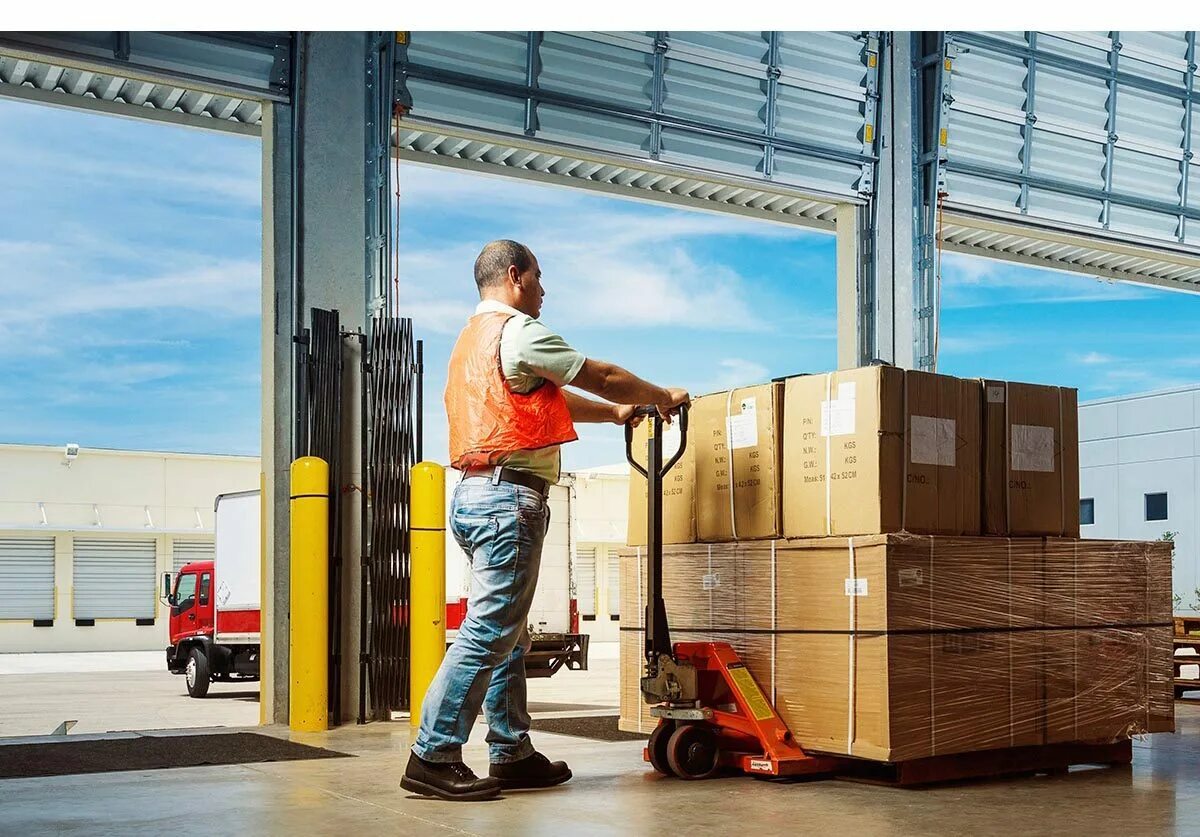 погрузка и разгрузка грузов. Loads better. Loads better. Better life detergent. разгрузка машины.