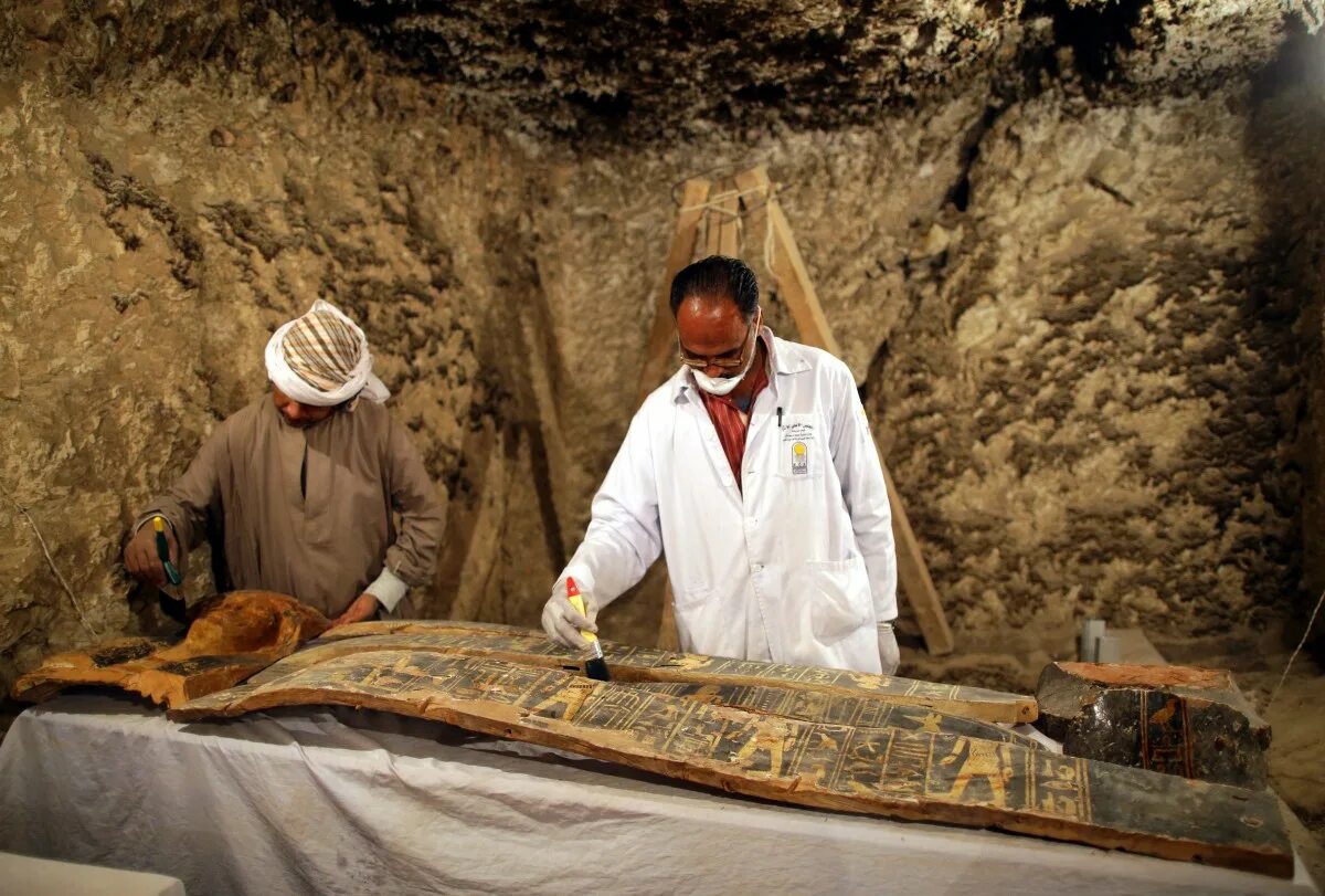 Египет раскопки гробниц. Раскопки саркофагов в Египте. Фараон археолог