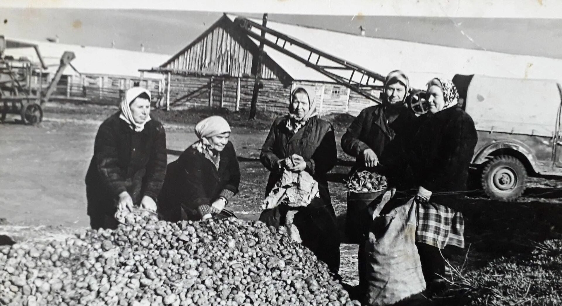 Фото nik. Труженики тыла в годы ВОВ колхозы. Дети труженики тыла 1941-1945. Женщины труженицы тыла в годы войны. Фото тружеников тыла в годы Великой Отечественной войны.