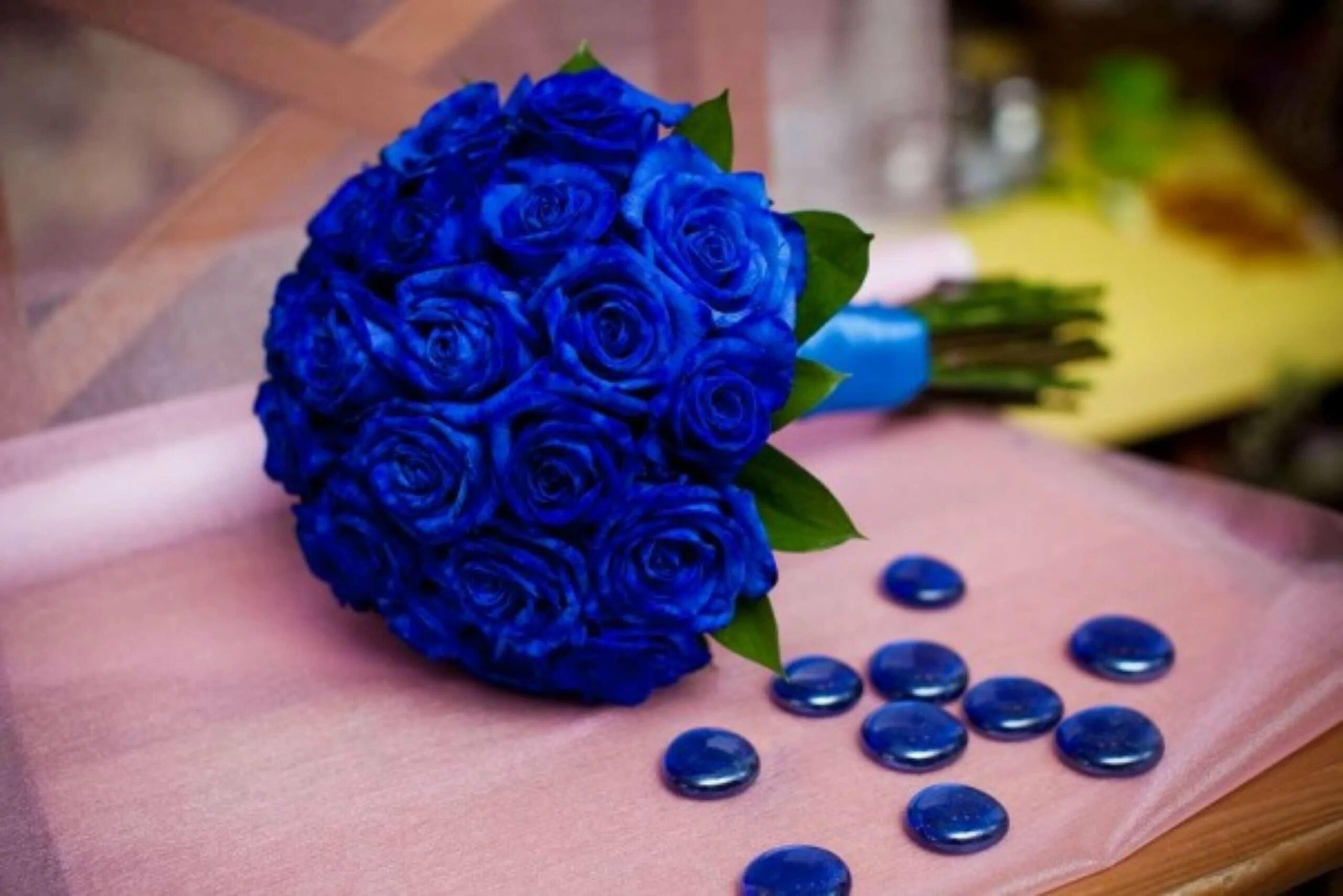 Красивые цвет из синих цветов. Синий букет. Голубые розы букет. Букет из синих роз. Свадебный букет с синими розами.