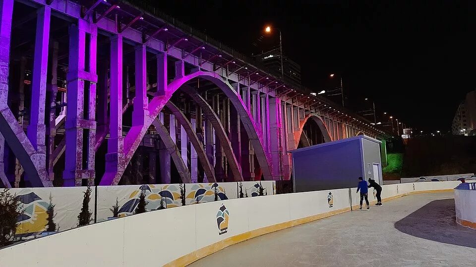 Каток Волгоград в пойме реки царица. Каток в пойме царицы Волгоград. Новый каток в Волгограде в пойме реки. Каток на набережной Волгоград.