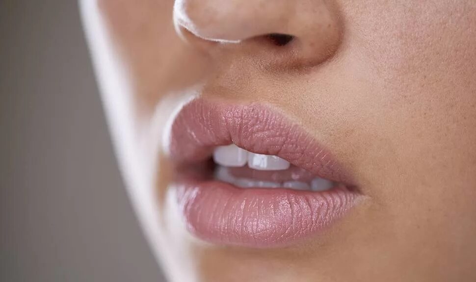 Ухоженные губы. Кендалл дженнер воздушный поцелуй. Техника татуажа губ «lip light». Женские губы. Красивые губы.
