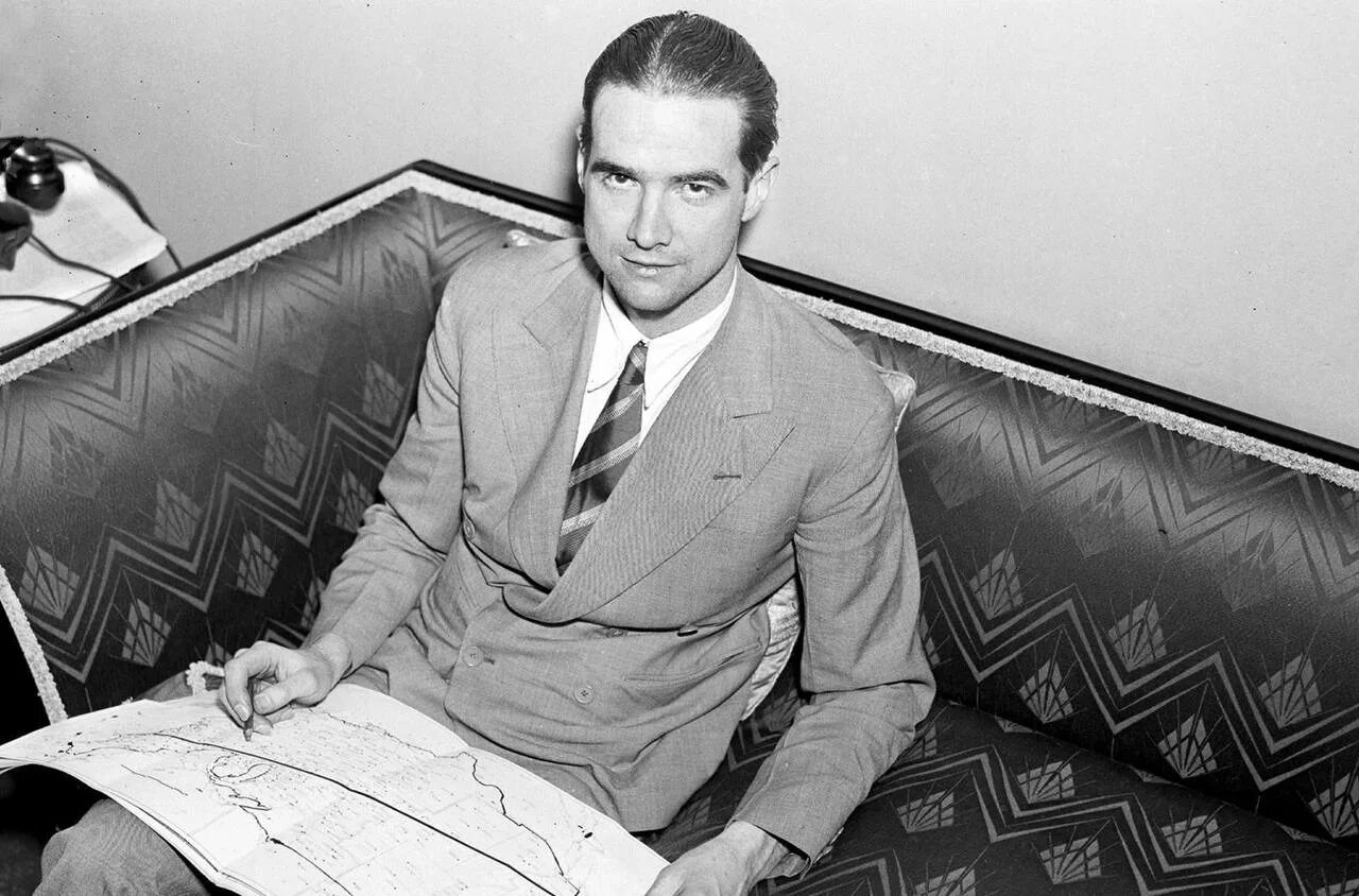 аль капоне сша в 1920-х. го́вард ро́бард хьюз. бизнесмены 20 века. предприниматели царской россии.