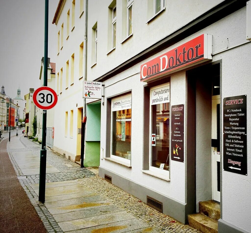Русский магазин в Германии. Маленькие магазинчики в Германии. Название магазинов в Германии. Закрытые магазины в Германии.