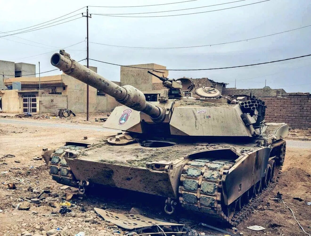 Подбитые танки абрамс на украине. Абрамс и т72. Т55 танк подбитый. Урановый Абрамс. Подбитые танки Ирак 1991.
