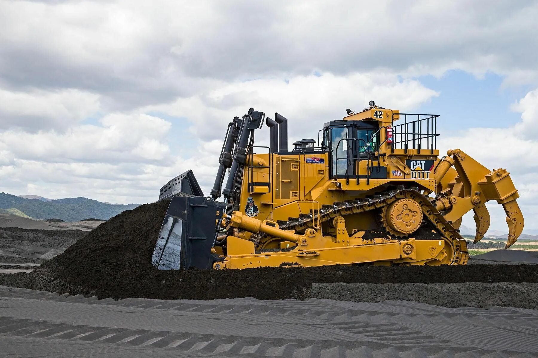 Катерпиллер 11 бульдозер. Бульдозер Cat d11. Бульдозер Caterpillar d11. Спецтехника Caterpillar d11t.