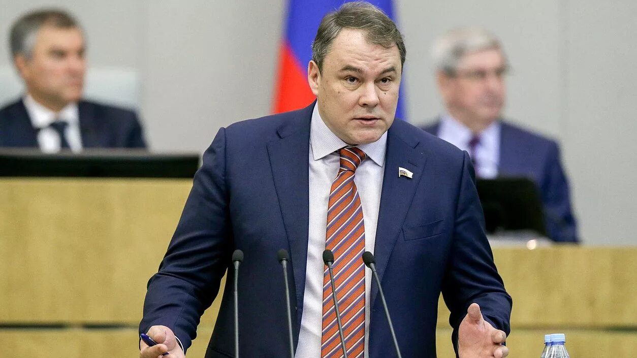 Вице-спикер госдумы петр толстой. Петр толстой единая россия. Петр толстой спикер гос думмы. Вице-спикер государственной думы петр толстой. Депутат думы толстой.