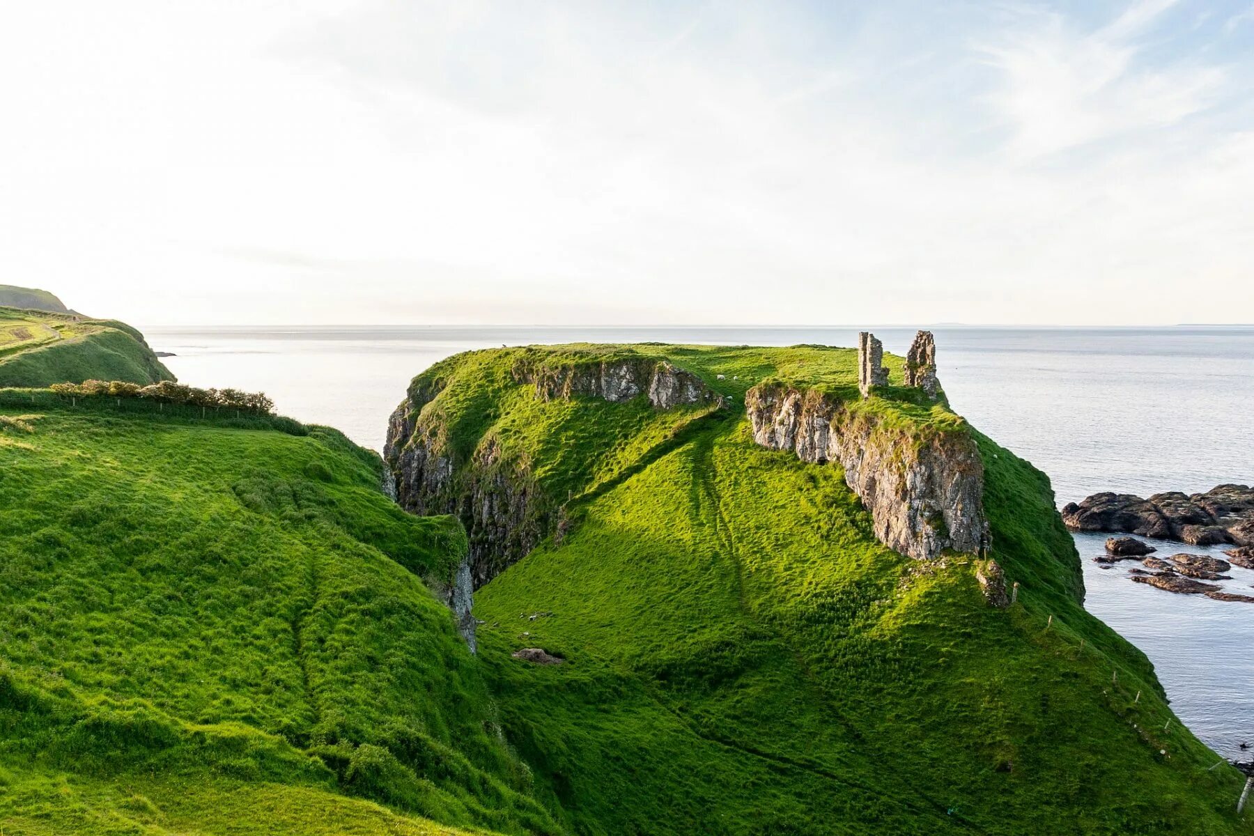 Ireland area. Северная Ирландия Антрим. Замок Данлюс Ирландия. Графство Антрим Ирландия. Изумрудный остров Ирландия.