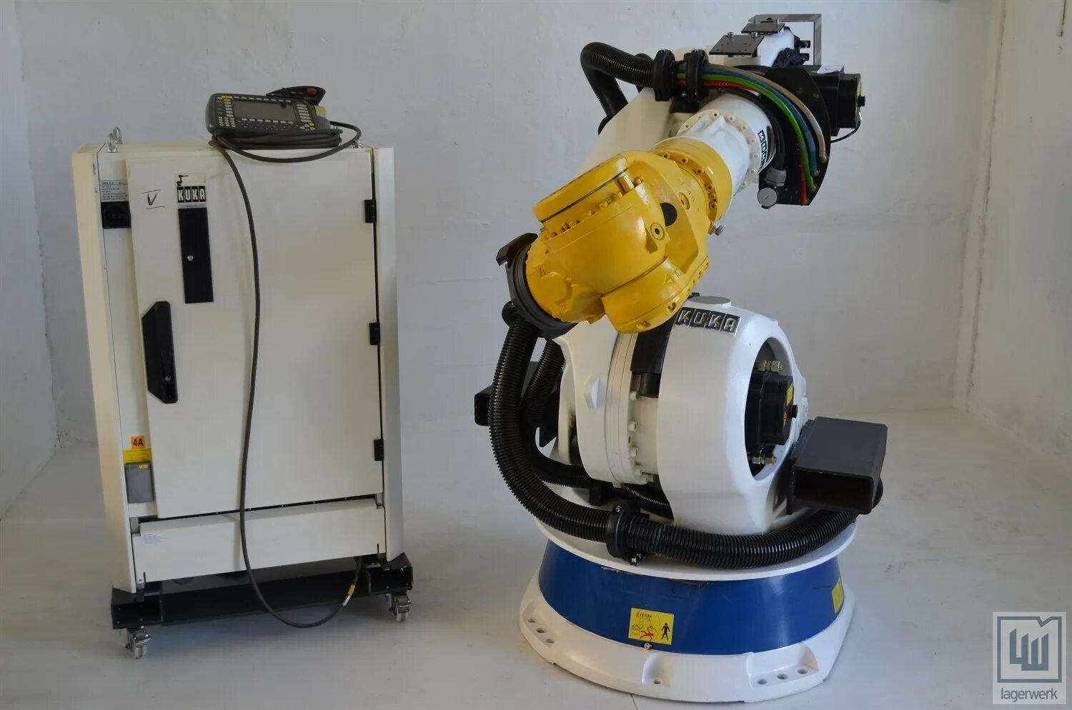 Kr 210. Kuka kr 210-2 (series 2000). kuka krc2. kuka emd krc4.