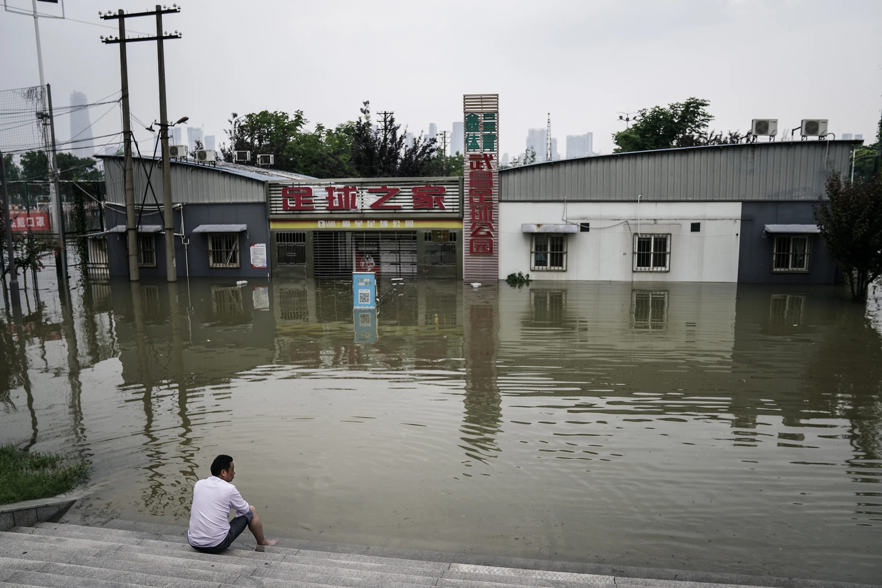 Река янцзы пересохла. Наводнение Янцзы. Китай наводнение Янцзы. Янцзы 1954 г наводнение. Реки Янцзы половодье.