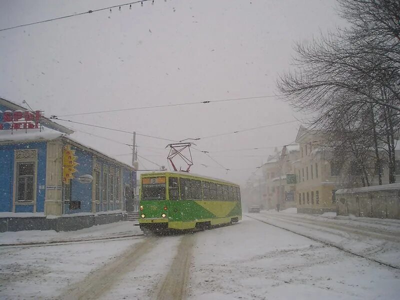 Ярославль 2000 год. Ярославль в 2000-е. Трамвай Ярославль 2000. Мукомольный переулок трамвай Ярославль. Трамваи в Ярославле в 2000 году.