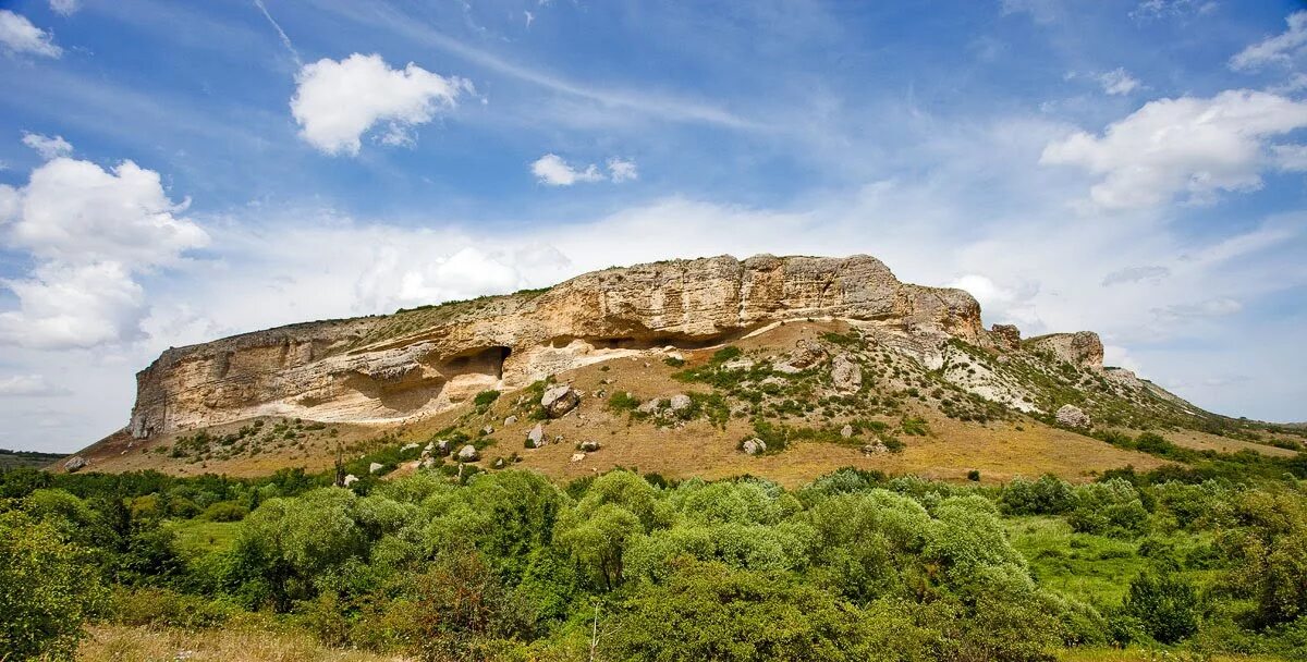 Гора Бор Кая. Гора Бор Кая в Крыму. Бор Кая Церковь Крым. Грот село Курское Крым.