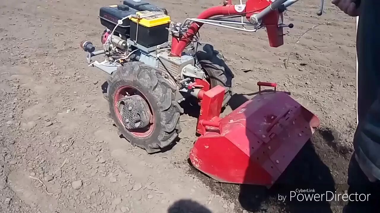 Мотоблоки фреза видео. Мотоблоки фреза видео. Мотоблок зубр дизель с адаптером. Мотоблок мтз с почвофрезой. (к 5.