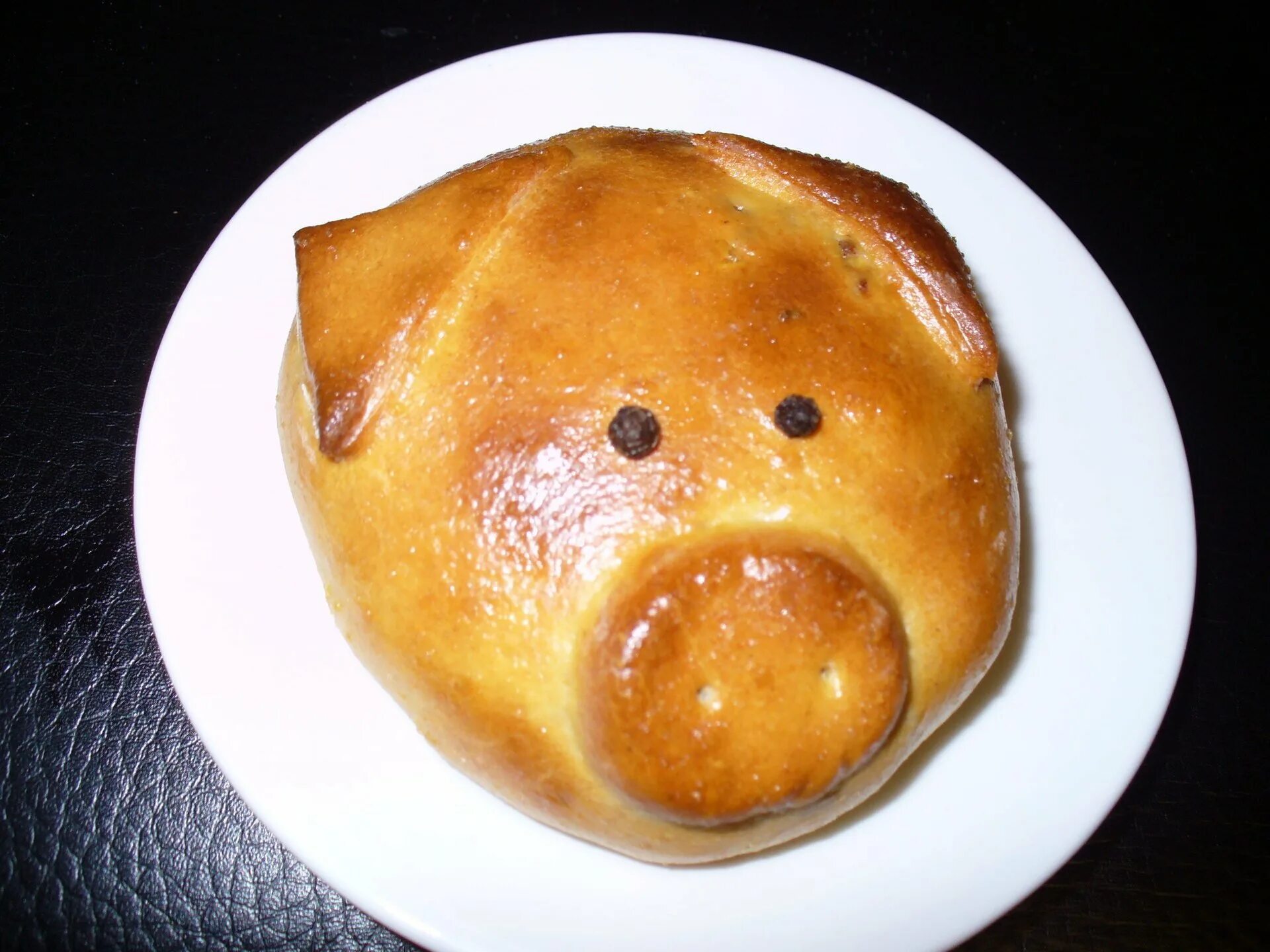 прикольный пирог. симметричная пицца. смешной пирог. пицца с чеддером. пирог веселы.