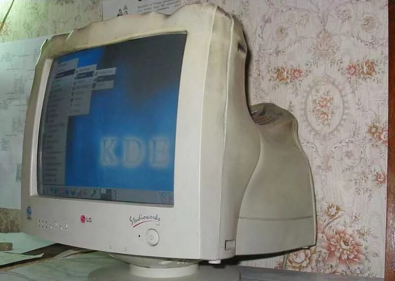 Купить старый монитор. ЭЛТ монитор Optiquest q71. ЭЛТ монитор Yamaha 1990. ЭЛТ монитор Samsung. Монитор ламповый лж.