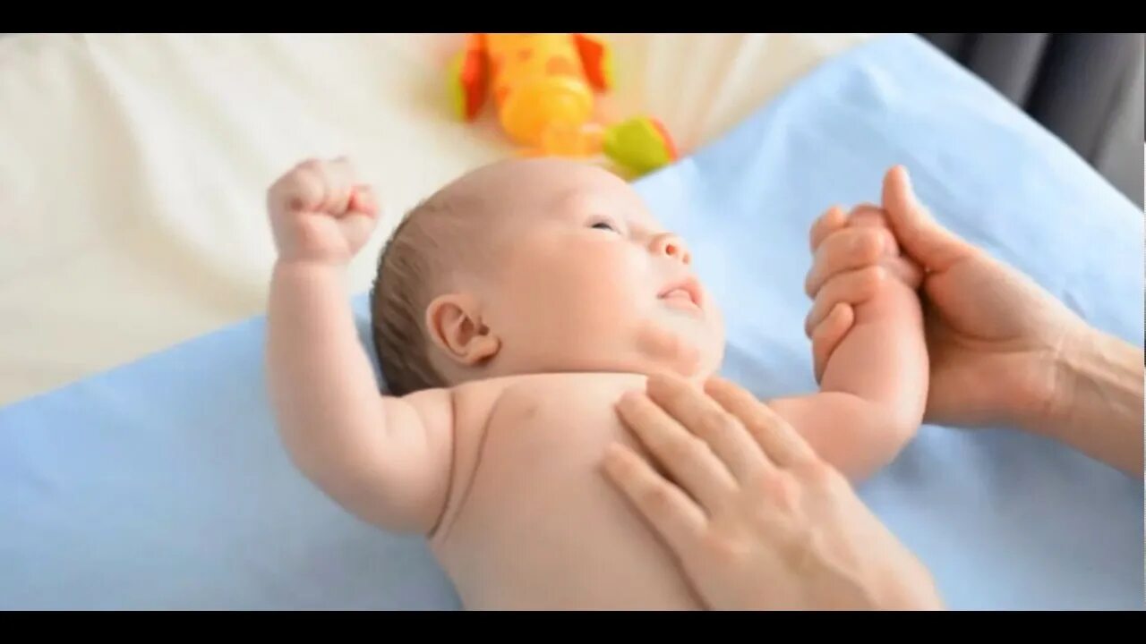 Детский массаж 8 месяцев. Массаж грудничкам видео. Массаж детский 3 месяца ребенку видео.