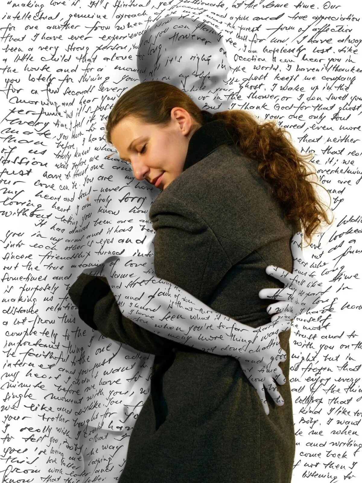 Человек обнимает книгу. Любовное письмо. Девушка обнимает книжку. Девочка с письмом.