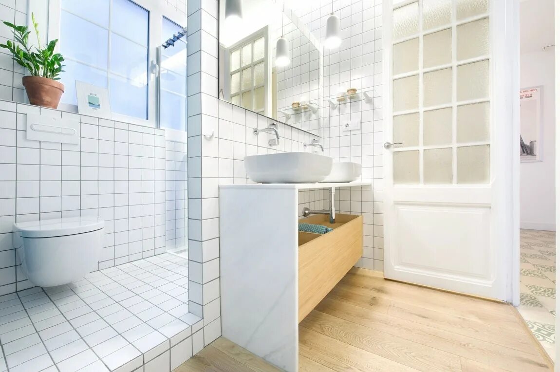 Белая затирка для плитки в ванной. Плитка кабанчик Скандинавский стиль. Стеклоблоки в скандинавском стиле. Ванная с белой плиткой. Плитка белая прямоугольная в ванную.