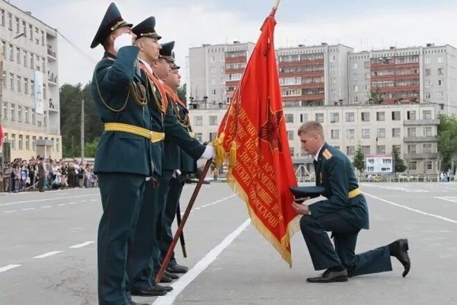 Преклонить знамена