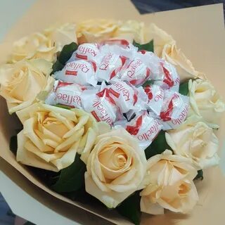 Букет роз и конфеты