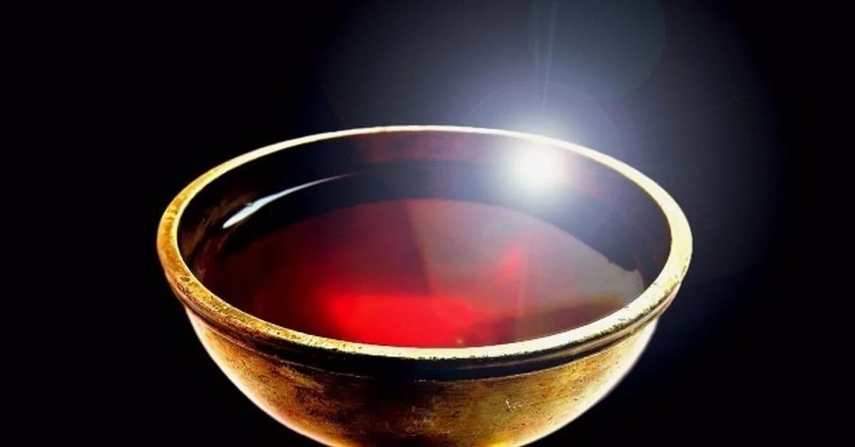 Чаша жизни грааль. Кубок святой грааль. Красный грааль. Чаша святого грааля. Чаша для вина.