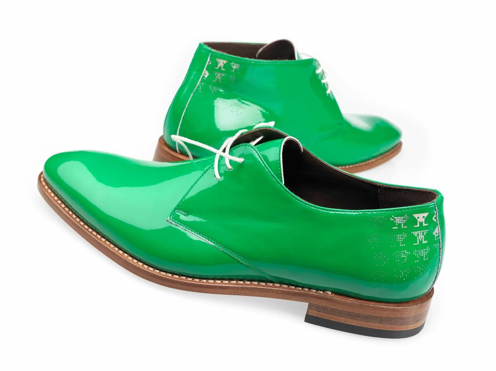 Pin by Alicia Domínguez on Extravagant Shoes Sport shoes, Heels, Shoes