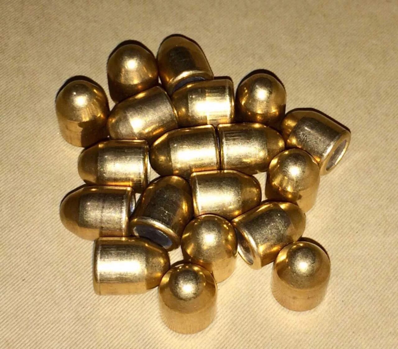 4 мм. 62 25. Патрон макарова 9х18. Гильза 9х18 черный лак. Реплика кольт 45 калибр.