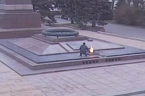 Вечные стоит