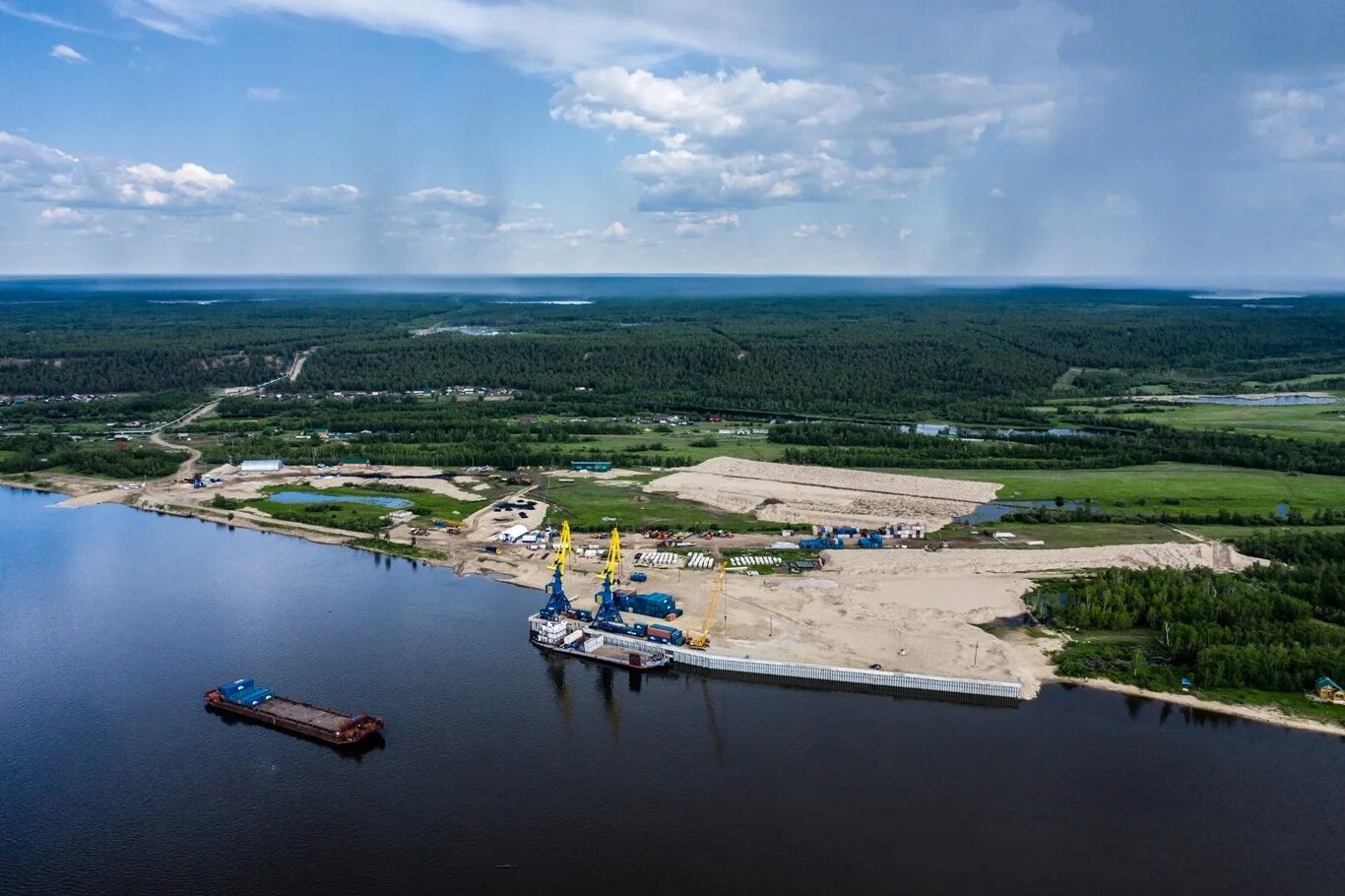 Поселок терминал. Поселок Нижний Бестях. Нижний Бестях Якутия. Поселок Нижний Бестях Якутия. Мегино-Кангаласский улус, поселок Нижний Бестях.