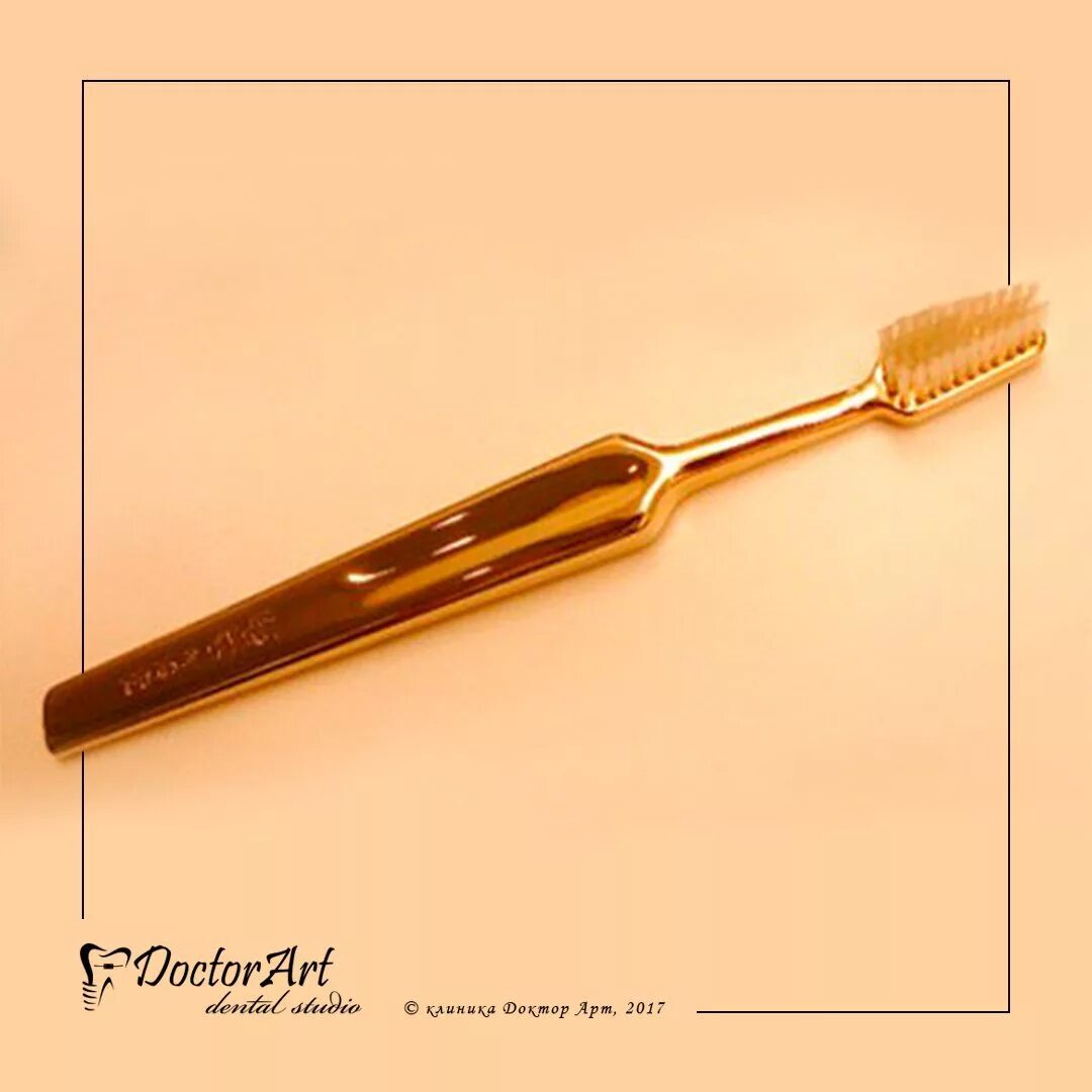 расчески для волос профессиональные. зубная щетка. зубная щетка золотого цвета. золотая щетка janeke mini. самая дорогая зубная щетка.