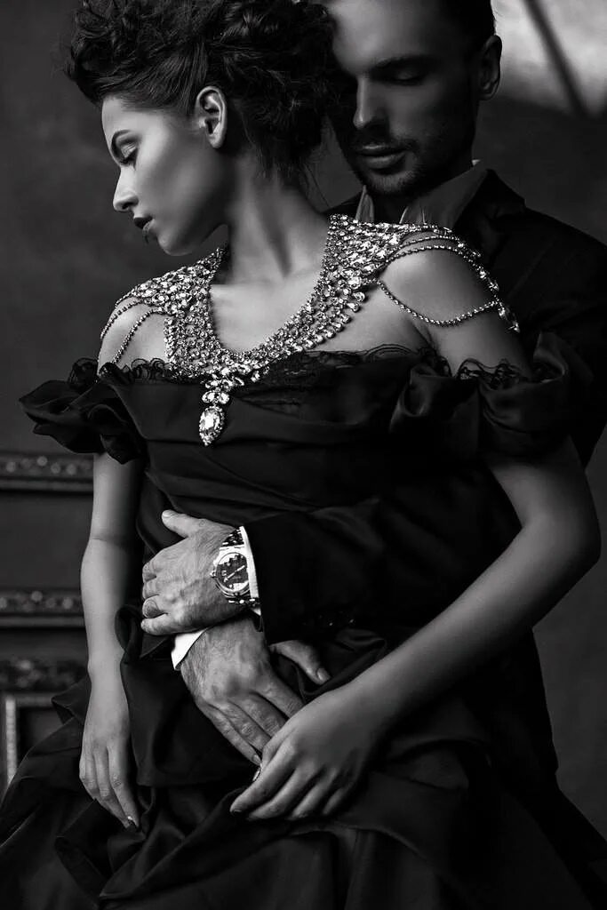 визерская кассандра. черные мужики и женщина. синди кроуфорд фотограф. черные мужики и женщина. стильная фотосессия пары.