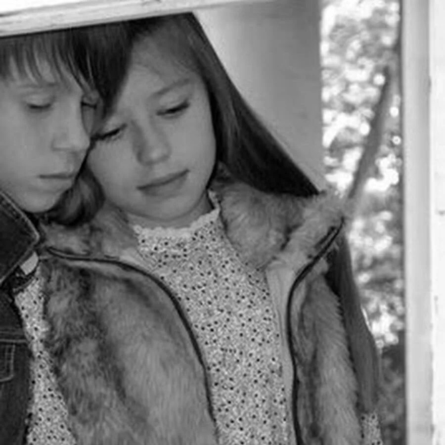 Кристофер звездная болезнь. Влюбился в 13-летнюю девочку. 13 летняя влюбилась в 48. 13 летняя влюбилась в 48. Любовь подростков 12 ле.