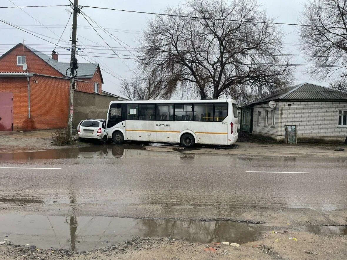 Микроавтобус автобус. Автобус в Воронеже происшествия.