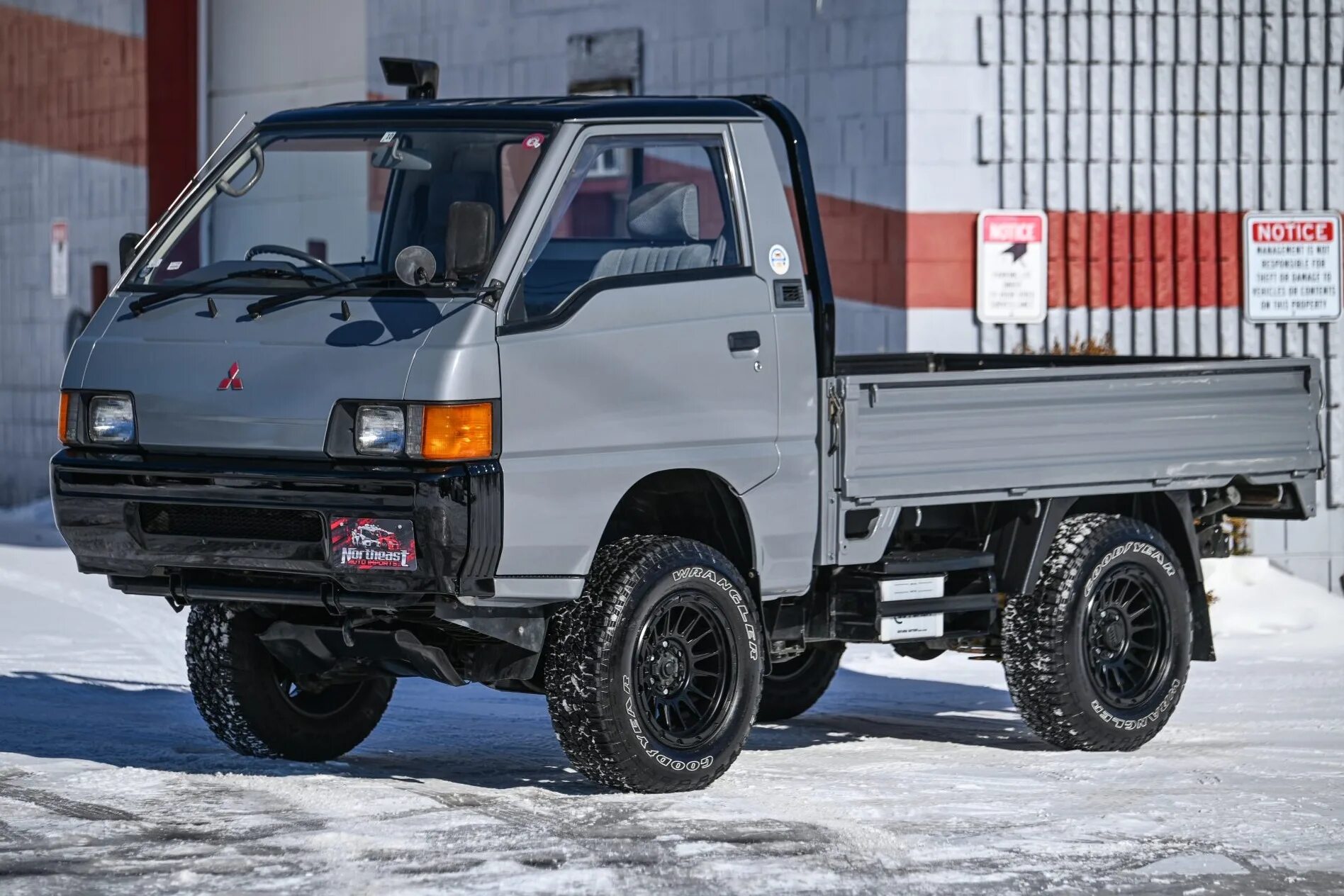 Mitsubishi Delica пикап. Митсубиси Делика Truck. Mitsubishi Delica грузовая. Mitsubishi Delica 1968. Мицубиси бортовой