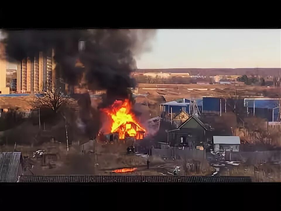 Что горит в горелово сейчас. Пожар в Горелово. Пожар в Горелово сейчас. Пожар в Горелово сегодня. Пожар в Санкт-Петербурге в Горелово сейчас.